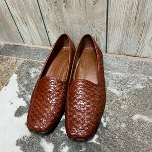 Naturalizer woven loafers shoes, size 7